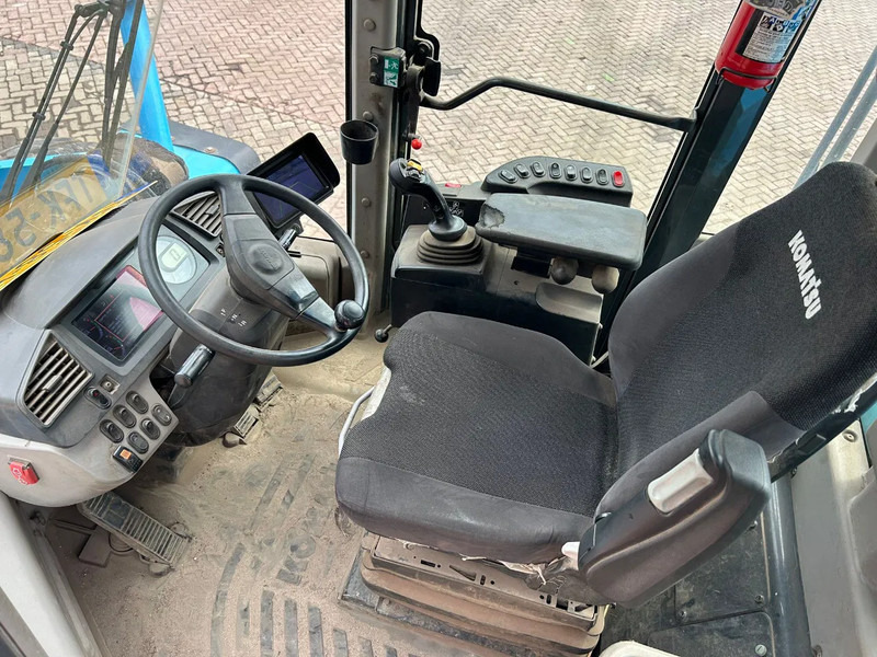 Komatsu WA470-7 - Chargeuse sur pneus: photos 5 Komatsu WA470-7 - Chargeuse sur pneus: photos 5
