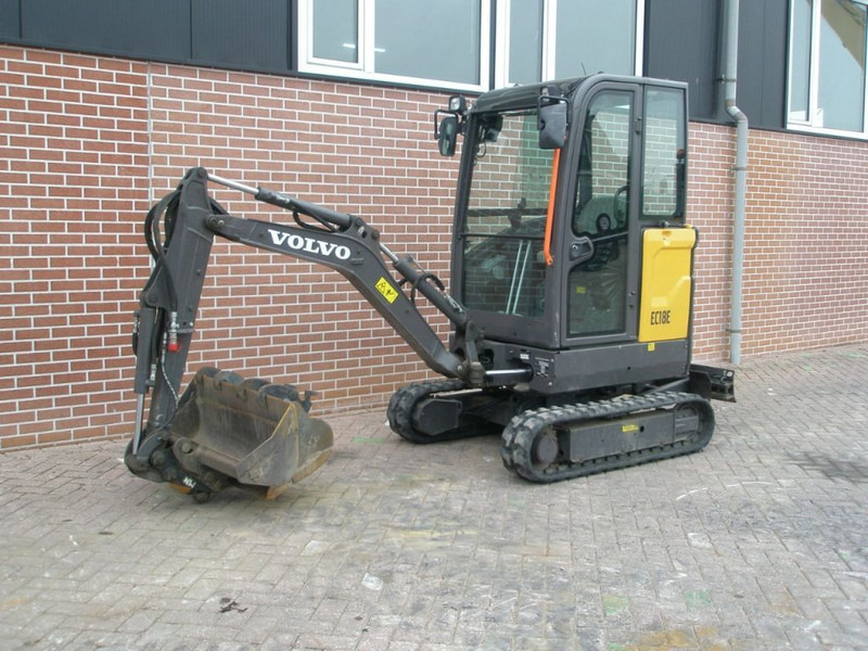 Volvo ECR18E - Mini pelle: photos 1 Volvo ECR18E - Mini pelle: photos 1