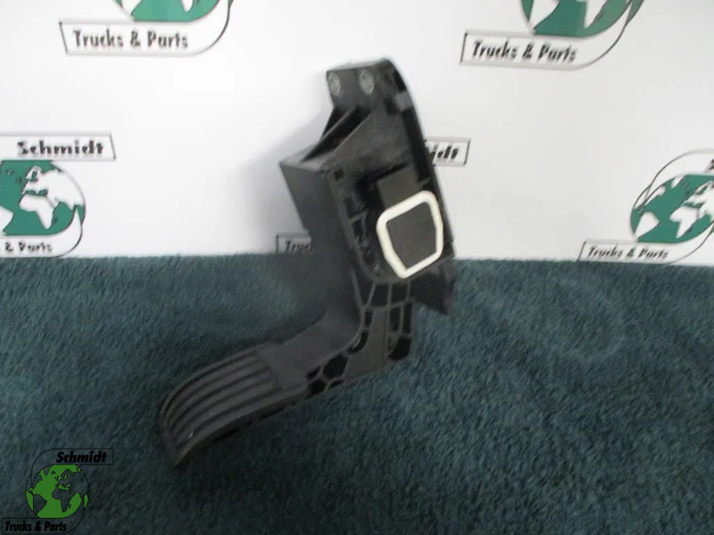 DAF 1860240 GASPEDAAL XF CF EURO 6 GEBRUIKT - Pédale pour Camion: photos 1 DAF 1860240 GASPEDAAL XF CF EURO 6 GEBRUIKT - Pédale pour Camion: photos 1