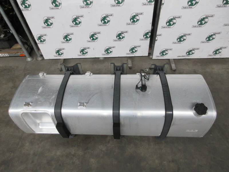 DAF 1944801 DIESEL TANK DAF XF CF MODEL 2021 845 LITER INHOUD - Réservoir de carburant pour Camion: photos 3 DAF 1944801 DIESEL TANK DAF XF CF MODEL 2021 845 LITER INHOUD - Réservoir de carburant pour Camion: photos 3