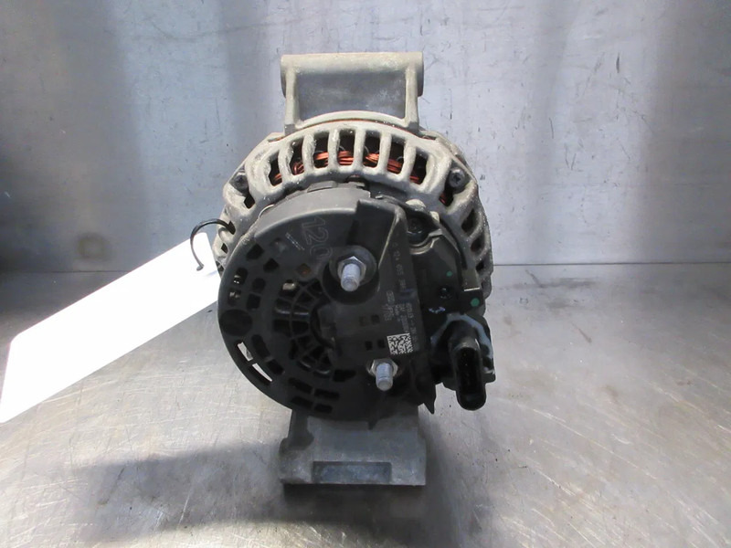 DAF 2000904 DAF XF CF DYNAMO EURO 6 MODEL 2018 - Alternateur pour Camion: photos 3 DAF 2000904 DAF XF CF DYNAMO EURO 6 MODEL 2018 - Alternateur pour Camion: photos 3