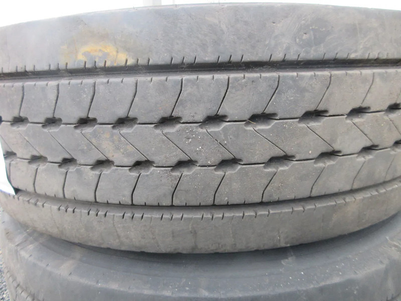Goodyear 315 / 70 / 22.5 VOORBANDEN MET STAAL WIEL PROFIEL 90% - Pneu pour Camion: photos 4 Goodyear 315 / 70 / 22.5 VOORBANDEN MET STAAL WIEL PROFIEL 90% - Pneu pour Camion: photos 4