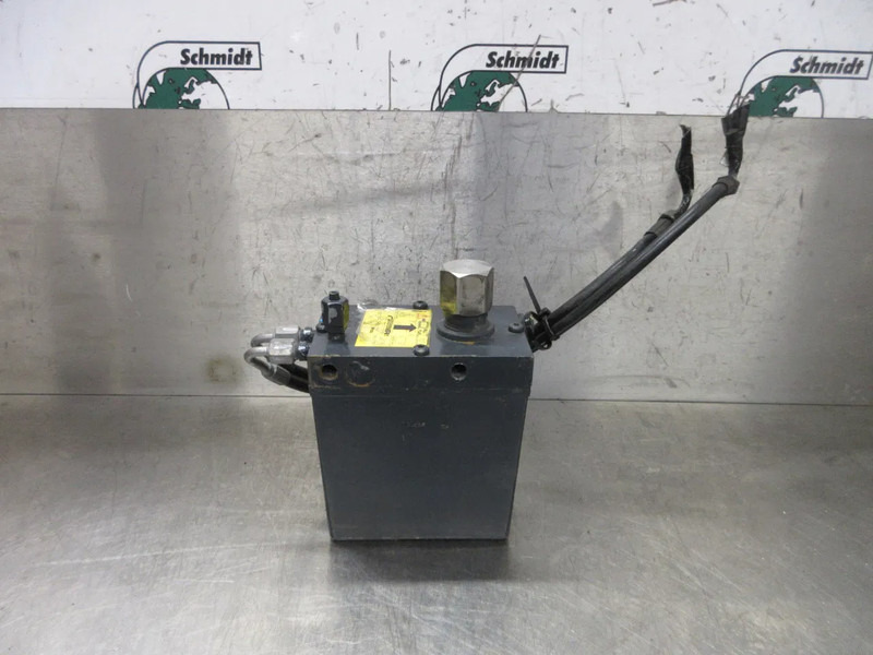 Iveco 504173053 KANTEL CILINDER IVECO S WAY EURO 6 MODEL 2023 - Cabine et intérieur pour Camion: photos 4 Iveco 504173053 KANTEL CILINDER IVECO S WAY EURO 6 MODEL 2023 - Cabine et intérieur pour Camion: photos 4