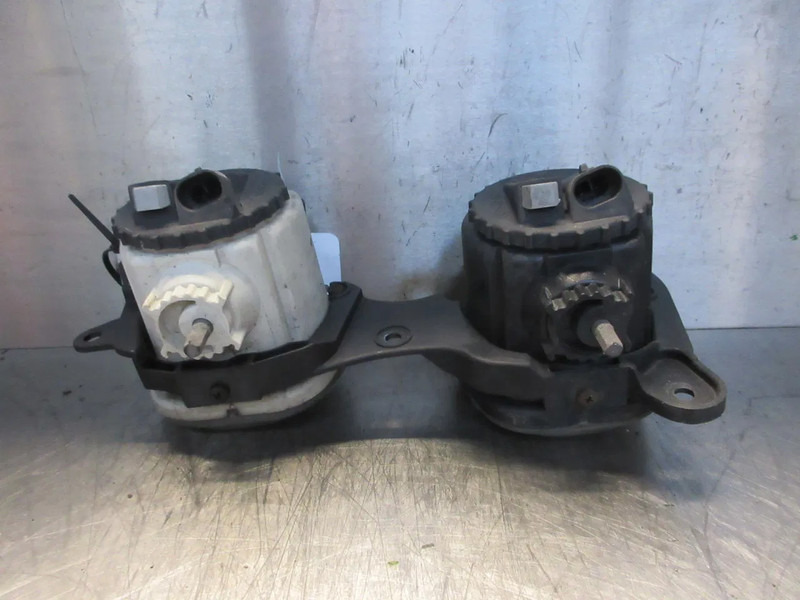 Iveco 504181095//504181096 IVECO HI WAY EURO 6 MODEL 2016 - Feu anti-brouillard pour Camion: photos 2 Iveco 504181095//504181096 IVECO HI WAY EURO 6 MODEL 2016 - Feu anti-brouillard pour Camion: photos 2