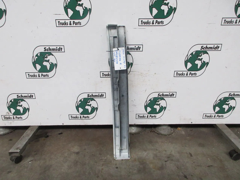Iveco 504185424 ZIJPANEEL RECHTS IVECO HI WAY EURO 6 - Cabine et intérieur pour Camion: photos 4 Iveco 504185424 ZIJPANEEL RECHTS IVECO HI WAY EURO 6 - Cabine et intérieur pour Camion: photos 4