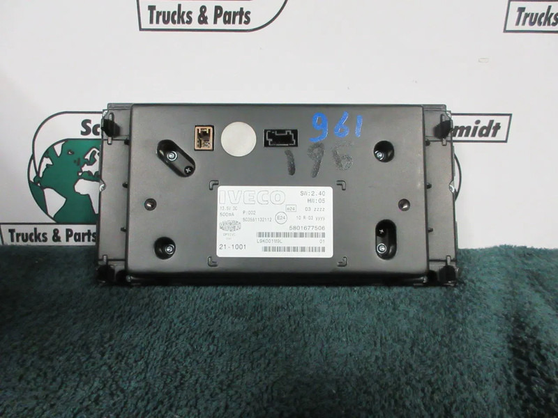 Iveco 5801677506 RADIO NAVIE IVECO HI WAY EURO 6 MODEL 2018 - Système électrique pour Camion: photos 2 Iveco 5801677506 RADIO NAVIE IVECO HI WAY EURO 6 MODEL 2018 - Système électrique pour Camion: photos 2