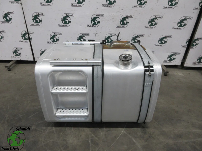 Iveco 81.12201-5839 // 81.12201-5933 // 450 LITER MAN TGX TGS EURO 6 TANK MODEL 2018 - Réservoir de carburant pour Camion: photos 1 Iveco 81.12201-5839 // 81.12201-5933 // 450 LITER MAN TGX TGS EURO 6 TANK MODEL 2018 - Réservoir de carburant pour Camion: photos 1