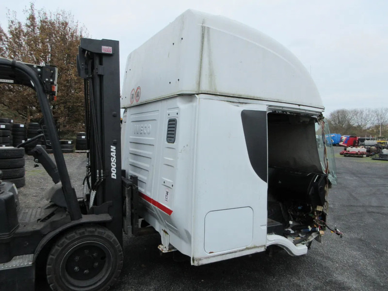 Iveco HI WAY CABINE VOOR ONDERDELEN ONDERDELEN - Cabine et intérieur pour Camion: photos 3 Iveco HI WAY CABINE VOOR ONDERDELEN ONDERDELEN - Cabine et intérieur pour Camion: photos 3