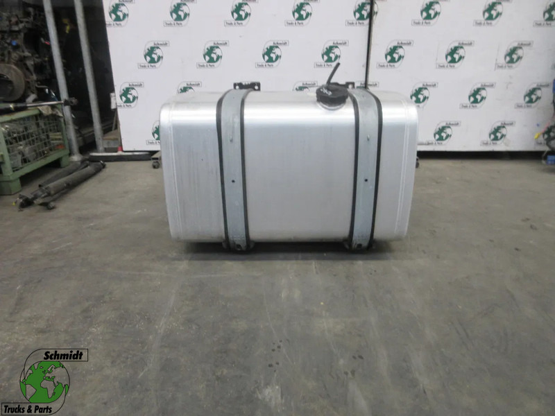 MAN 81.12201-5918 // 370 LITER MAN TGX 18.500 EURO 6 MODEL 2020 - Réservoir de carburant pour Camion: photos 1 MAN 81.12201-5918 // 370 LITER MAN TGX 18.500 EURO 6 MODEL 2020 - Réservoir de carburant pour Camion: photos 1