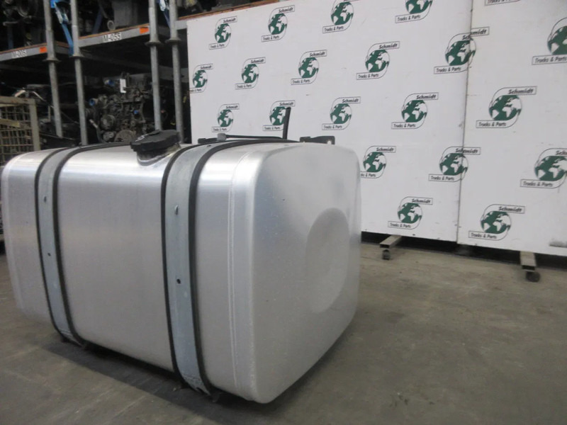MAN 81.12201-5918 // 370 LITER MAN TGX 18.500 EURO 6 MODEL 2020 - Réservoir de carburant pour Camion: photos 3 MAN 81.12201-5918 // 370 LITER MAN TGX 18.500 EURO 6 MODEL 2020 - Réservoir de carburant pour Camion: photos 3