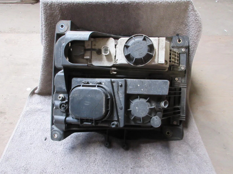 MAN 81.2510-6465//6594 // 81.25101-6464 //65 93 / 81.25140-0143//81.25140-0142 - Feu avant pour Camion: photos 4 MAN 81.2510-6465//6594 // 81.25101-6464 //65 93 / 81.25140-0143//81.25140-0142 - Feu avant pour Camion: photos 4