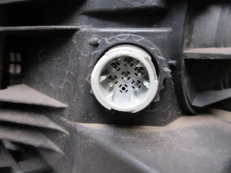 MAN 81.2510-6465//6594 // 81.25101-6464 //65 93 / 81.25140-0143//81.25140-0142 - Feu avant pour Camion: photos 5 MAN 81.2510-6465//6594 // 81.25101-6464 //65 93 / 81.25140-0143//81.25140-0142 - Feu avant pour Camion: photos 5