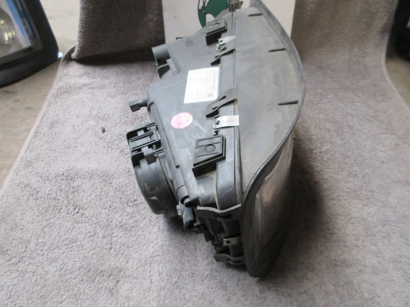 MAN 81.25101-6550 KOPLAMP RECHTS TGA TGL TGM EURO 3 - Feu avant pour Camion: photos 2 MAN 81.25101-6550 KOPLAMP RECHTS TGA TGL TGM EURO 3 - Feu avant pour Camion: photos 2