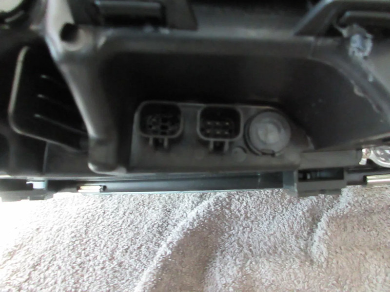 MAN 81.25101-6664//81.25101-6688 81.25101-6504 RECHTS KOPLAMP TGS TGX NIEUWE !! - Feu avant pour Camion: photos 5 MAN 81.25101-6664//81.25101-6688 81.25101-6504 RECHTS KOPLAMP TGS TGX NIEUWE !! - Feu avant pour Camion: photos 5