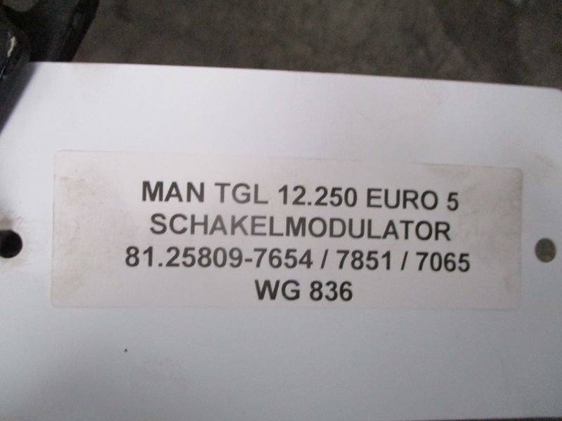 MAN 81.25809-7654//7851//7065 SCHAKEL MODULATOR TGL TGM TGS TGX - Embrayage et pièces pour Camion: photos 3 MAN 81.25809-7654//7851//7065 SCHAKEL MODULATOR TGL TGM TGS TGX - Embrayage et pièces pour Camion: photos 3