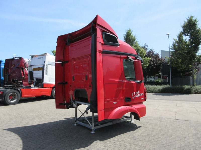 Mercedes-Benz A 000 600 10 05 CABINE MERCEDES 1842 EURO 6 MODEL 2018 - Cabine et intérieur pour Camion: photos 4 Mercedes-Benz A 000 600 10 05 CABINE MERCEDES 1842 EURO 6 MODEL 2018 - Cabine et intérieur pour Camion: photos 4