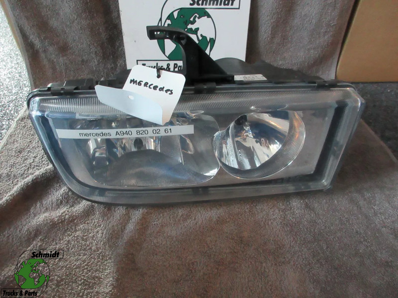 Mercedes-Benz A 940 820 02 61 KOPLAMP AXOR ATEGO NIEUWE OP VOORRAAD RECHTS - Feu avant pour Camion: photos 1 Mercedes-Benz A 940 820 02 61 KOPLAMP AXOR ATEGO NIEUWE OP VOORRAAD RECHTS - Feu avant pour Camion: photos 1