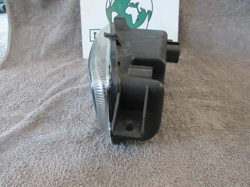 Mercedes-Benz A 943 820 00 56 // A 943 820 75 56 MISTLAMP NIEUWE LINKS MP3 1844 - Feu anti-brouillard pour Camion: photos 4 Mercedes-Benz A 943 820 00 56 // A 943 820 75 56 MISTLAMP NIEUWE LINKS MP3 1844 - Feu anti-brouillard pour Camion: photos 4