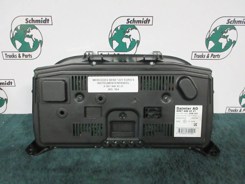 Mercedes-Benz A 967 446 43 21//A 967 446 51 21 INSTRUMENTENPANEEL MERCEDES BENZ 1221 EURO 6 - Panel de instrumentos pour Camion: photos 2 Mercedes-Benz A 967 446 43 21//A 967 446 51 21 INSTRUMENTENPANEEL MERCEDES BENZ 1221 EURO 6 - Panel de instrumentos pour Camion: photos 2