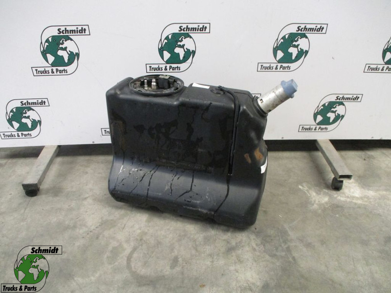 Mercedes-Benz ATEGO A 967 470 04 15 AD BLUE TANK EURO 6 - Réservoir de carburant pour Camion: photos 1 Mercedes-Benz ATEGO A 967 470 04 15 AD BLUE TANK EURO 6 - Réservoir de carburant pour Camion: photos 1