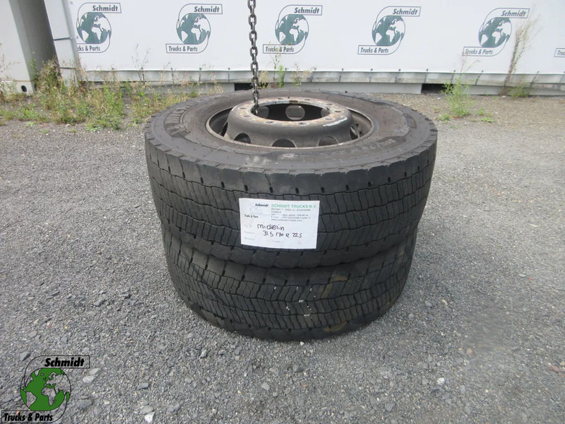 Michelin 315/70R22.5 // 2 X ACHTER BAND MET STAAL WIEL - Pneu pour Camion: photos 1 Michelin 315/70R22.5 // 2 X ACHTER BAND MET STAAL WIEL - Pneu pour Camion: photos 1