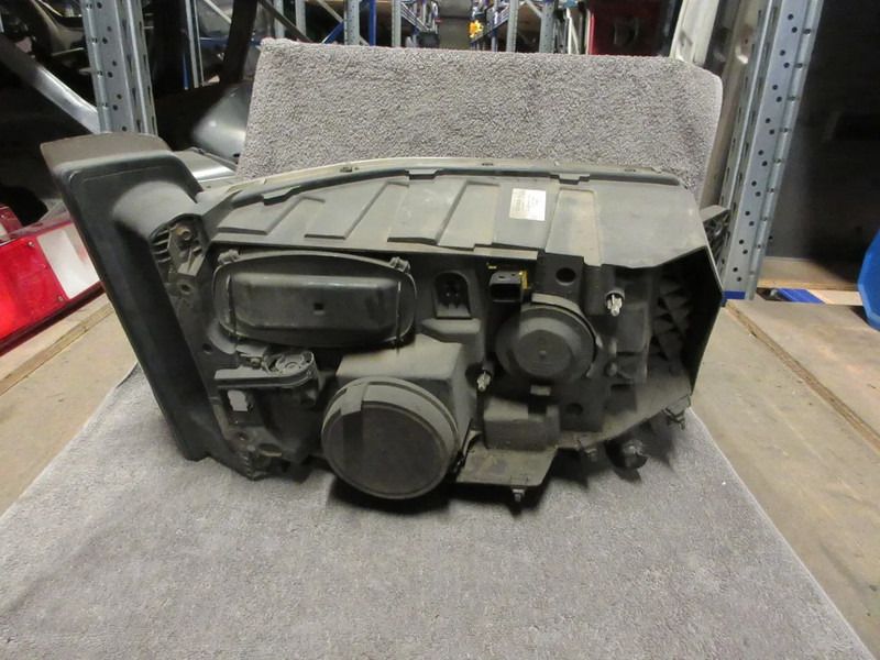 Renault 7482251239 KOPLAMP RENAULT T 480 EURO 6 LINKS - Feu avant pour Camion: photos 3 Renault 7482251239 KOPLAMP RENAULT T 480 EURO 6 LINKS - Feu avant pour Camion: photos 3