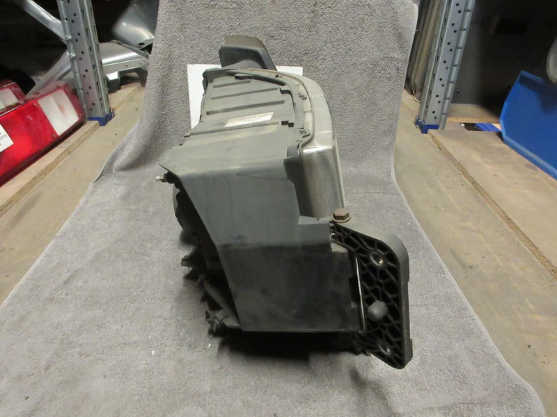 Renault 7482251239 KOPLAMP RENAULT T 480 EURO 6 LINKS - Feu avant pour Camion: photos 2 Renault 7482251239 KOPLAMP RENAULT T 480 EURO 6 LINKS - Feu avant pour Camion: photos 2