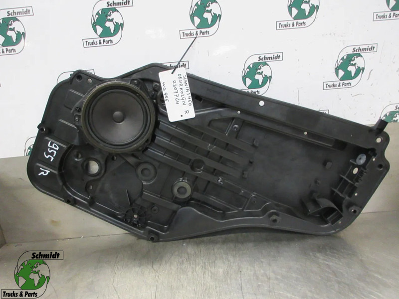 Scania 2307764 BINNEN DEURPLAAT SCANIA S 450 RECHTS NGS - Cabine et intérieur pour Camion: photos 1 Scania 2307764 BINNEN DEURPLAAT SCANIA S 450 RECHTS NGS - Cabine et intérieur pour Camion: photos 1