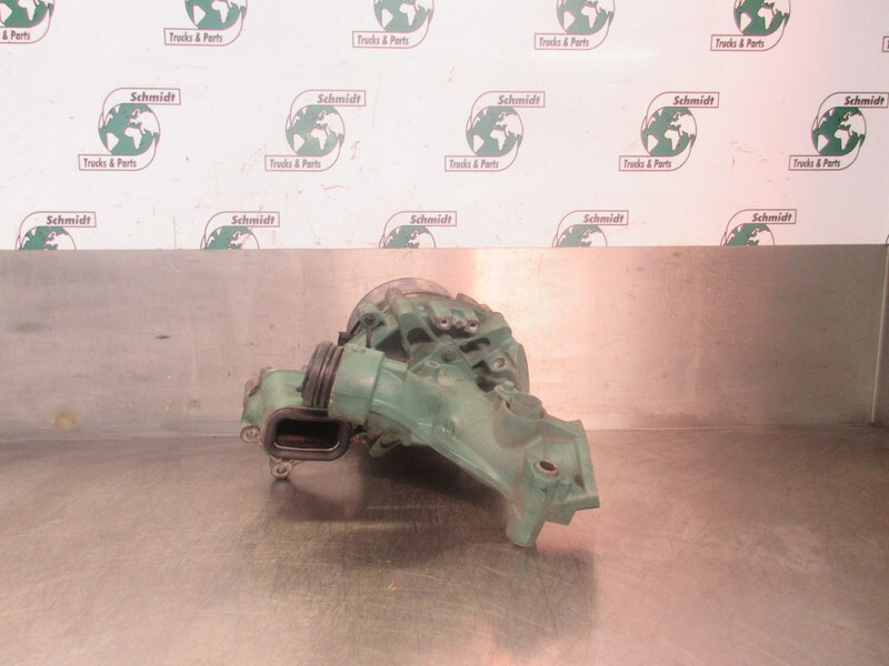 Volvo 21814036 KOELPOMP FH 460 EURO 6 - Pompe à liquide de refroidissement pour Camion: photos 3 Volvo 21814036 KOELPOMP FH 460 EURO 6 - Pompe à liquide de refroidissement pour Camion: photos 3