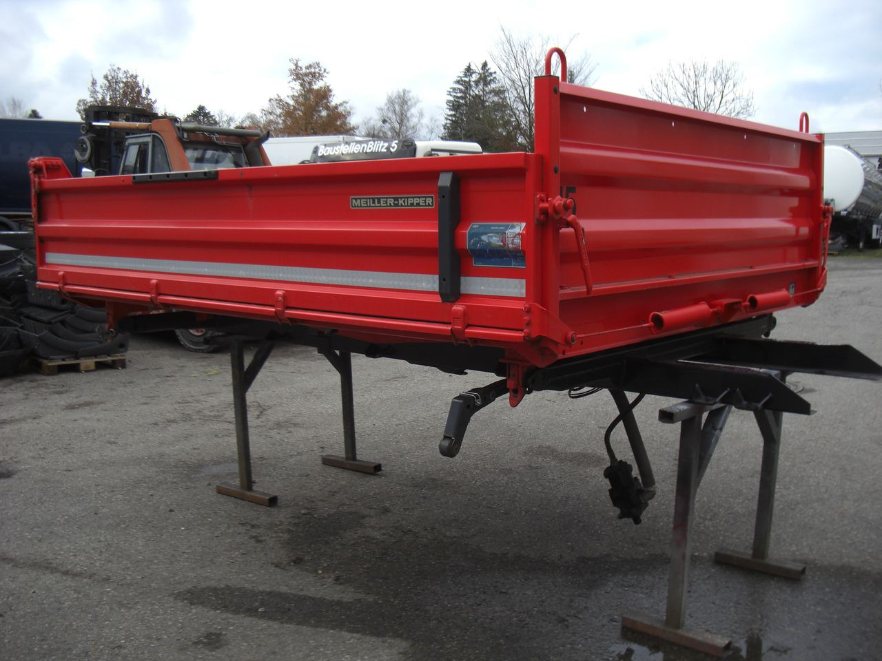Meiller Kipper 3 Seiten Kipper - Benne pour poids lourds: photos 1 Meiller Kipper 3 Seiten Kipper - Benne pour poids lourds: photos 1