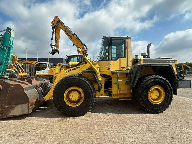 Komatsu WA420-3 - Chargeuse sur pneus: photos 1 Komatsu WA420-3 - Chargeuse sur pneus: photos 1