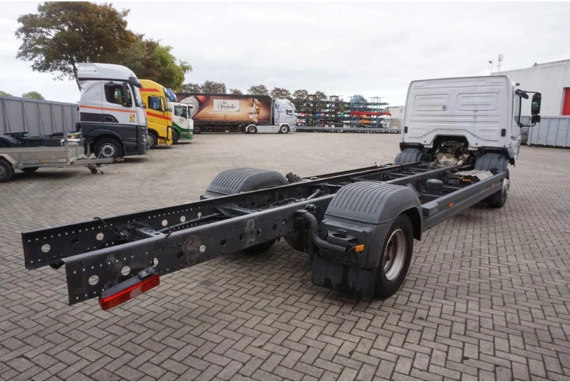 Mercedes-Benz ATEGO 1221 / ENGINE RUNNING / ONLY:253095 KM / AUTOMATIC / EURO-6 / 2017 - Châssis cabine: photos 4 Mercedes-Benz ATEGO 1221 / ENGINE RUNNING / ONLY:253095 KM / AUTOMATIC / EURO-6 / 2017 - Châssis cabine: photos 4