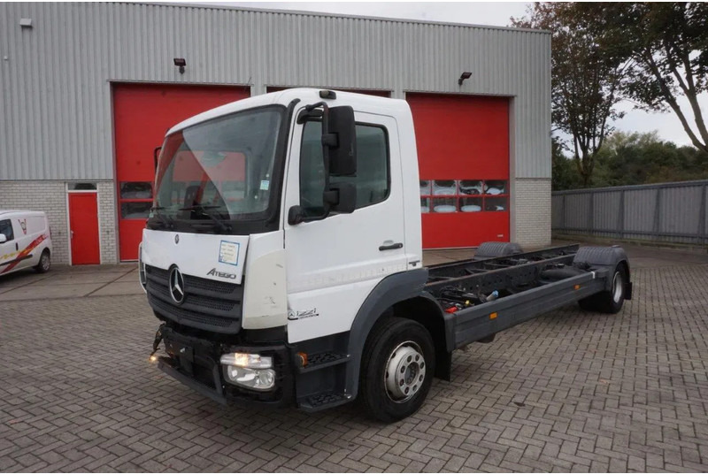 Mercedes-Benz ATEGO 1221 / ENGINE RUNNING / ONLY:253095 KM / AUTOMATIC / EURO-6 / 2017 - Châssis cabine: photos 1 Mercedes-Benz ATEGO 1221 / ENGINE RUNNING / ONLY:253095 KM / AUTOMATIC / EURO-6 / 2017 - Châssis cabine: photos 1
