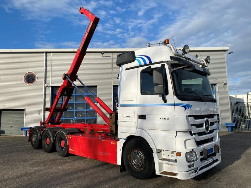 Mercedes-Benz Actros 3260 V8 / 15,9L / 8X4 / BIG AXLE / PALFINGER T26 HOOKLIFT / LIFT+LENKACHSE / FULL-AIR / AIRCO / AUTOMATIC / EURO-5 / 2013 - Camion ampliroll: photos 4 Mercedes-Benz Actros 3260 V8 / 15,9L / 8X4 / BIG AXLE / PALFINGER T26 HOOKLIFT / LIFT+LENKACHSE / FULL-AIR / AIRCO / AUTOMATIC / EURO-5 / 2013 - Camion ampliroll: photos 4