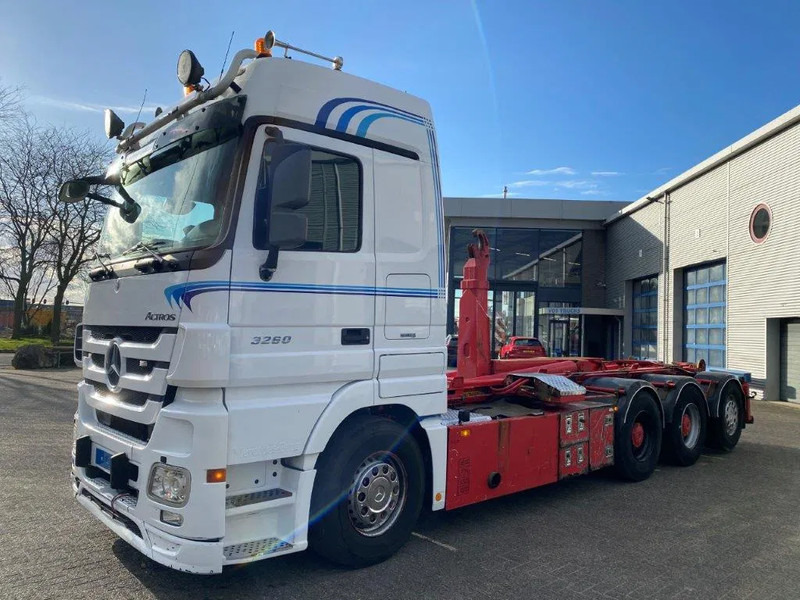 Mercedes-Benz Actros 3260 V8 / 15,9L / 8X4 / BIG AXLE / PALFINGER T26 HOOKLIFT / LIFT+LENKACHSE / FULL-AIR / AIRCO / AUTOMATIC / EURO-5 / 2013 - Camion ampliroll: photos 3 Mercedes-Benz Actros 3260 V8 / 15,9L / 8X4 / BIG AXLE / PALFINGER T26 HOOKLIFT / LIFT+LENKACHSE / FULL-AIR / AIRCO / AUTOMATIC / EURO-5 / 2013 - Camion ampliroll: photos 3