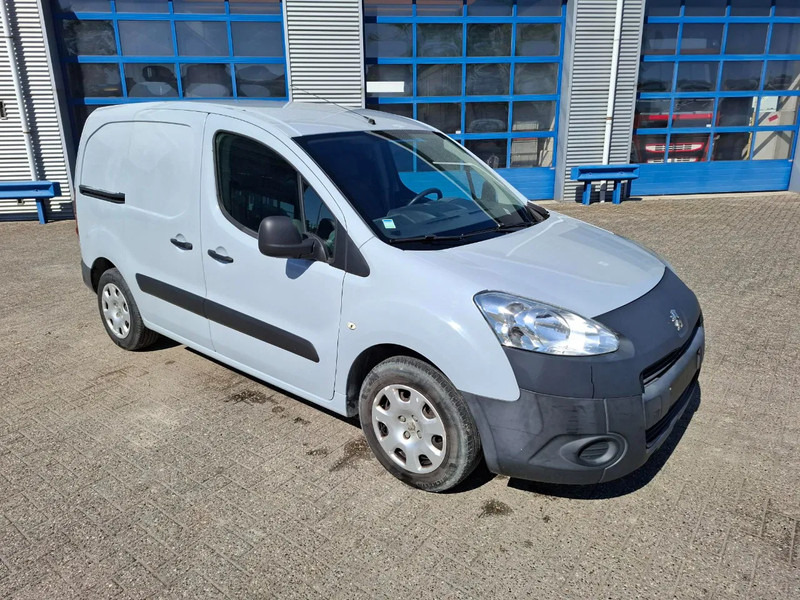 Peugeot Partner 1.6 HDI / TUV:12-01-2026 / AIRCO / CLOSED BOX / MANUAL / EURO-5 b / 2015 - Fourgonnette: photos 2 Peugeot Partner 1.6 HDI / TUV:12-01-2026 / AIRCO / CLOSED BOX / MANUAL / EURO-5 b / 2015 - Fourgonnette: photos 2