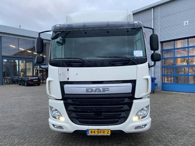 Tracteur routier DAF CF370 / NICE CLEAN NL TRUCK / TYRES 80% / AUTOMATIC / EURO-6 / 2015: photos 6 Tracteur routier DAF CF370 / NICE CLEAN NL TRUCK / TYRES 80% / AUTOMATIC / EURO-6 / 2015: photos 6