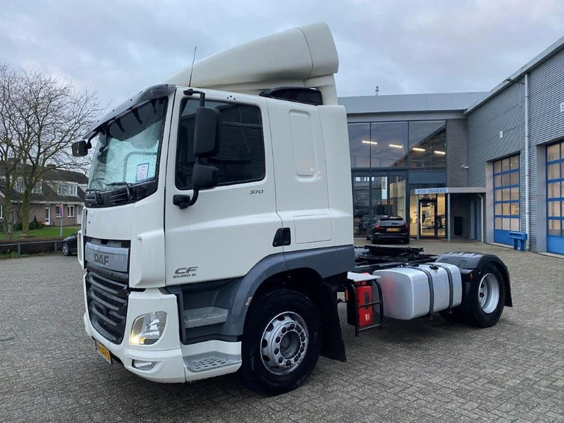 DAF CF370 / NICE CLEAN NL TRUCK / TYRES 80% / AUTOMATIC / EURO-6 / 2015 - Tracteur routier: photos 1 DAF CF370 / NICE CLEAN NL TRUCK / TYRES 80% / AUTOMATIC / EURO-6 / 2015 - Tracteur routier: photos 1