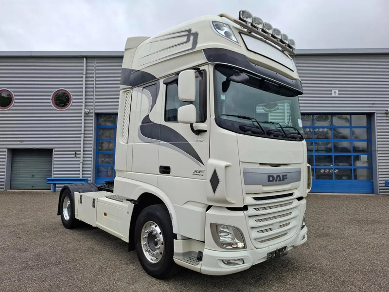 DAF XF106-460 / DEB / TUV:20-01-2026 / 753438 KM / FRIDGE / ACC / LWDS / GEN2 V2 TACHO / ALCOA / AUTOMATIC / EURO-6 / 2017 - Tracteur routier: photos 2 DAF XF106-460 / DEB / TUV:20-01-2026 / 753438 KM / FRIDGE / ACC / LWDS / GEN2 V2 TACHO / ALCOA / AUTOMATIC / EURO-6 / 2017 - Tracteur routier: photos 2