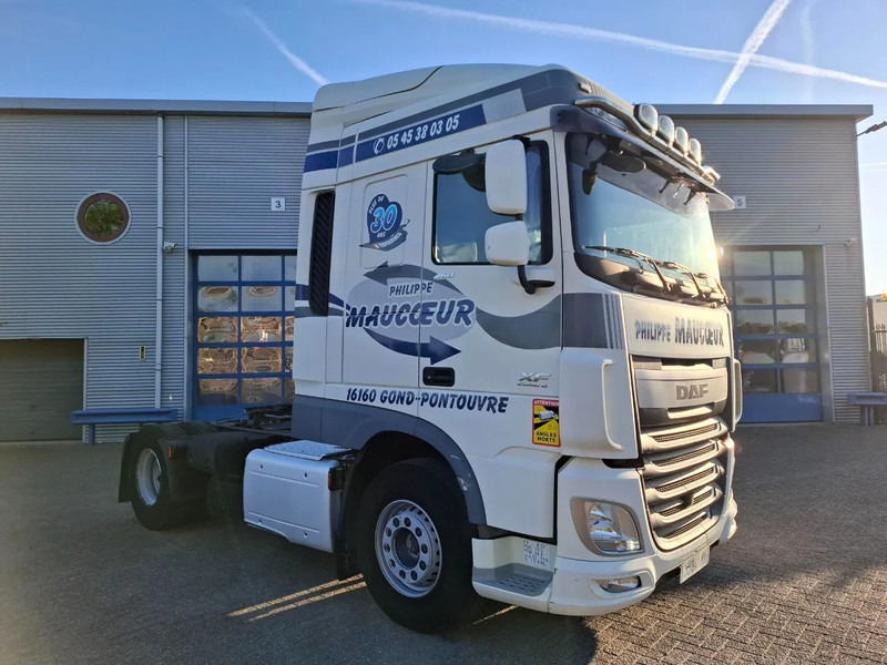 DAF XF106-460 / INTARDER / DEB / MANUAL / AIRCO / CLEAN TRUCK / EURO-6 / 2014 - Tracteur routier: photos 2 DAF XF106-460 / INTARDER / DEB / MANUAL / AIRCO / CLEAN TRUCK / EURO-6 / 2014 - Tracteur routier: photos 2
