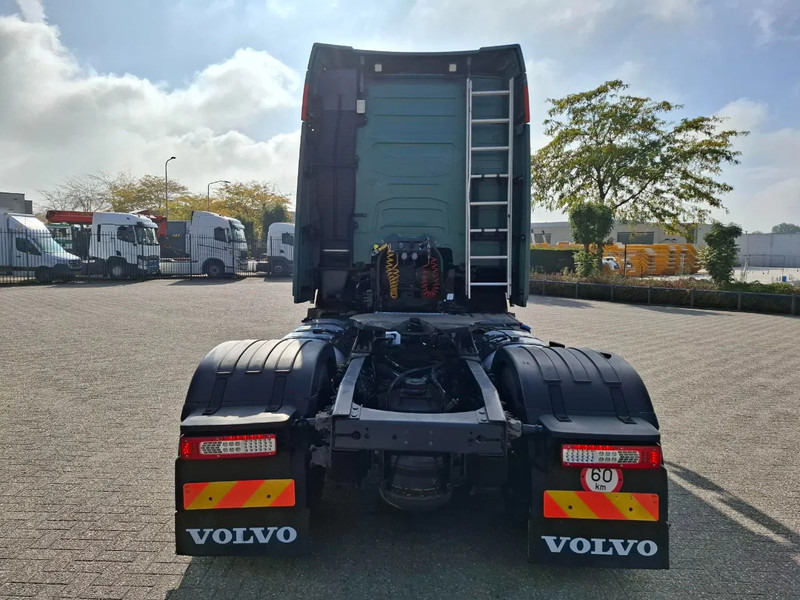 Volvo FH4-460 / VEB+ / DOUBLE TANK / FRIDGE / AIRCO / AUTOMATIC / EURO-6 / 2014 - Tracteur routier: photos 4 Volvo FH4-460 / VEB+ / DOUBLE TANK / FRIDGE / AIRCO / AUTOMATIC / EURO-6 / 2014 - Tracteur routier: photos 4
