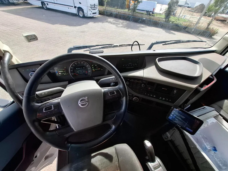 Volvo FH4-460 / VEB+ / HYDRAULICS / GEN2 V2 SMART TACHO / LWDS / SIDESKIRTS / FRIDGE / EURO-6 / 2018 en crédit-bail Volvo FH4-460 / VEB+ / HYDRAULICS / GEN2 V2 SMART TACHO / LWDS / SIDESKIRTS / FRIDGE / EURO-6 / 2018: photos 12 Volvo FH4-460 / VEB+ / HYDRAULICS / GEN2 V2 SMART TACHO / LWDS / SIDESKIRTS / FRIDGE / EURO-6 / 2018 en crédit-bail Volvo FH4-460 / VEB+ / HYDRAULICS / GEN2 V2 SMART TACHO / LWDS / SIDESKIRTS / FRIDGE / EURO-6 / 2018: photos 12