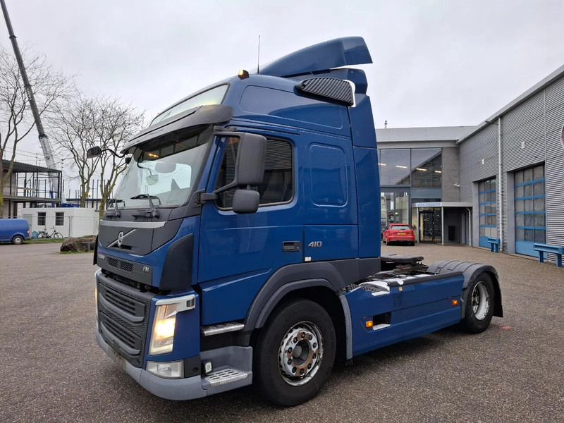 Volvo FM11-410 / VEB / DOUBLE TANK / FULL SPOILER / AIRCO / AUTOMATIC / EURO-6 / 2015 - Tracteur routier: photos 1 Volvo FM11-410 / VEB / DOUBLE TANK / FULL SPOILER / AIRCO / AUTOMATIC / EURO-6 / 2015 - Tracteur routier: photos 1