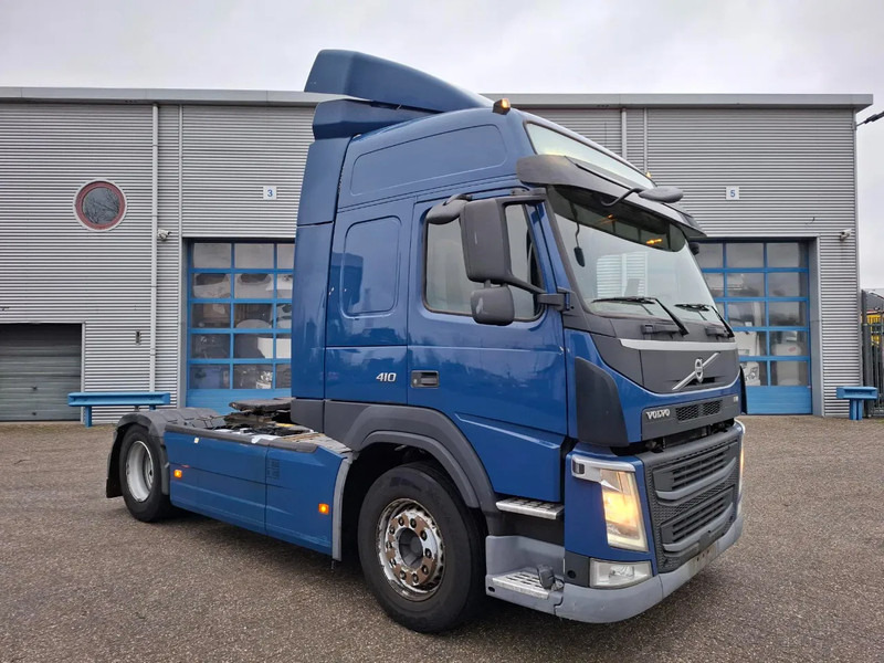Volvo FM11-410 / VEB / DOUBLE TANK / FULL SPOILER / AIRCO / AUTOMATIC / EURO-6 / 2015 - Tracteur routier: photos 2 Volvo FM11-410 / VEB / DOUBLE TANK / FULL SPOILER / AIRCO / AUTOMATIC / EURO-6 / 2015 - Tracteur routier: photos 2