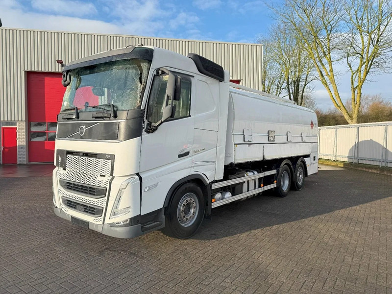 Volvo FH5-500 6X2 / ENGINE RUNNING / LIFT+LENKACHSE / FULL AIR / ADR / EUROTANK / 9-TON FRONT AXLE / I-SAVE / EURO-6 / 2022 - Camion citerne: photos 1 Volvo FH5-500 6X2 / ENGINE RUNNING / LIFT+LENKACHSE / FULL AIR / ADR / EUROTANK / 9-TON FRONT AXLE / I-SAVE / EURO-6 / 2022 - Camion citerne: photos 1