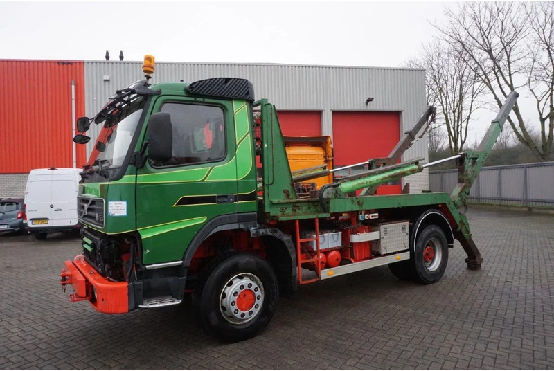 Volvo FM12-420 / ENGINE RUNNING / 4X4 / HYDRAULICS / BIG AXLE / ONLY:510426 KM / FULL STEEL / EURO-3 / 2001 - Camion multibenne: photos 2 Volvo FM12-420 / ENGINE RUNNING / 4X4 / HYDRAULICS / BIG AXLE / ONLY:510426 KM / FULL STEEL / EURO-3 / 2001 - Camion multibenne: photos 2
