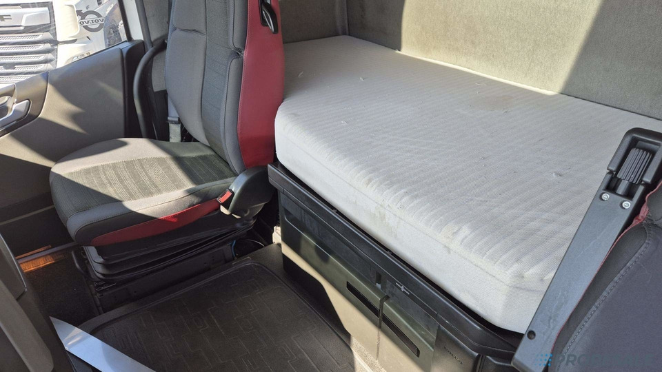 VOLVO FH 460 EURO 6 - Tracteur routier: photos 5 VOLVO FH 460 EURO 6 - Tracteur routier: photos 5