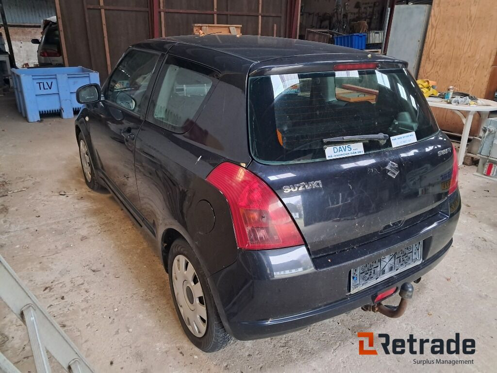 Bil Suzuki Swift 1,3 A/mt - Voiture: photos 4 Bil Suzuki Swift 1,3 A/mt - Voiture: photos 4