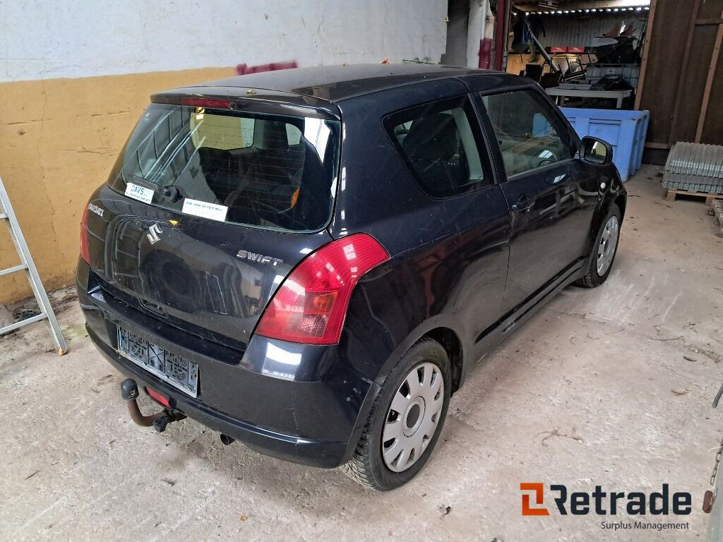 Bil Suzuki Swift 1,3 A/mt - Voiture: photos 3 Bil Suzuki Swift 1,3 A/mt - Voiture: photos 3