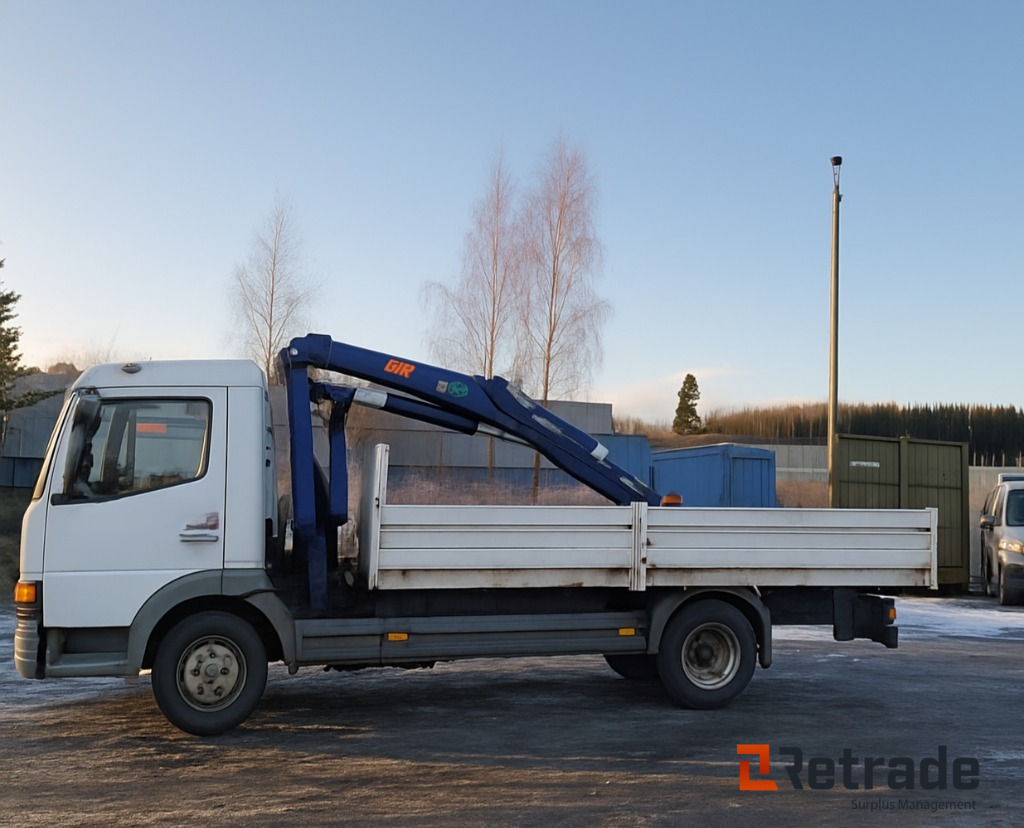 Mercedes-Benz Atego 818L med 6 meter plan og kran - Camion plateau, Camion grue: photos 2 Mercedes-Benz Atego 818L med 6 meter plan og kran - Camion plateau, Camion grue: photos 2